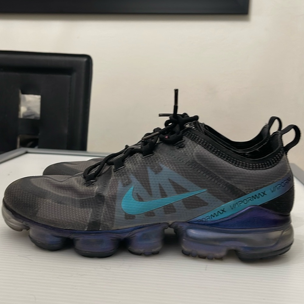 NIKE AIR VAPORMAX RUNNING SNEAKERS MENS SIZE 9.5